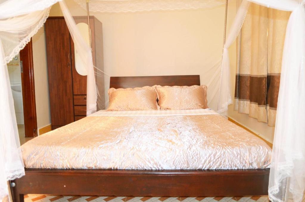 The Palms Beach Hotel And Restaurant Limited Entebbe Eksteriør bilde