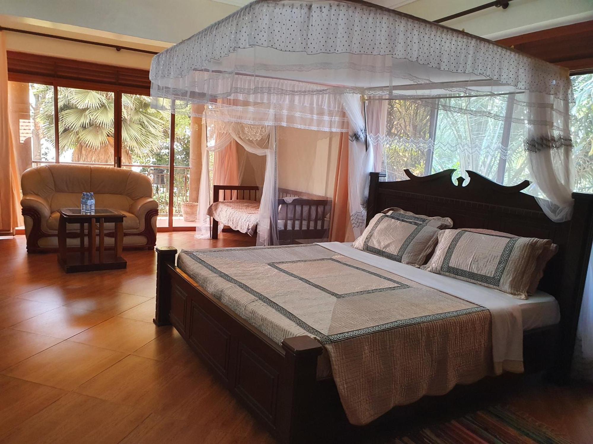 The Palms Beach Hotel And Restaurant Limited Entebbe Eksteriør bilde