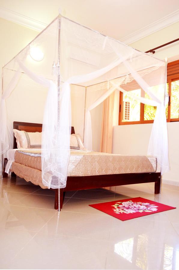 The Palms Beach Hotel And Restaurant Limited Entebbe Eksteriør bilde