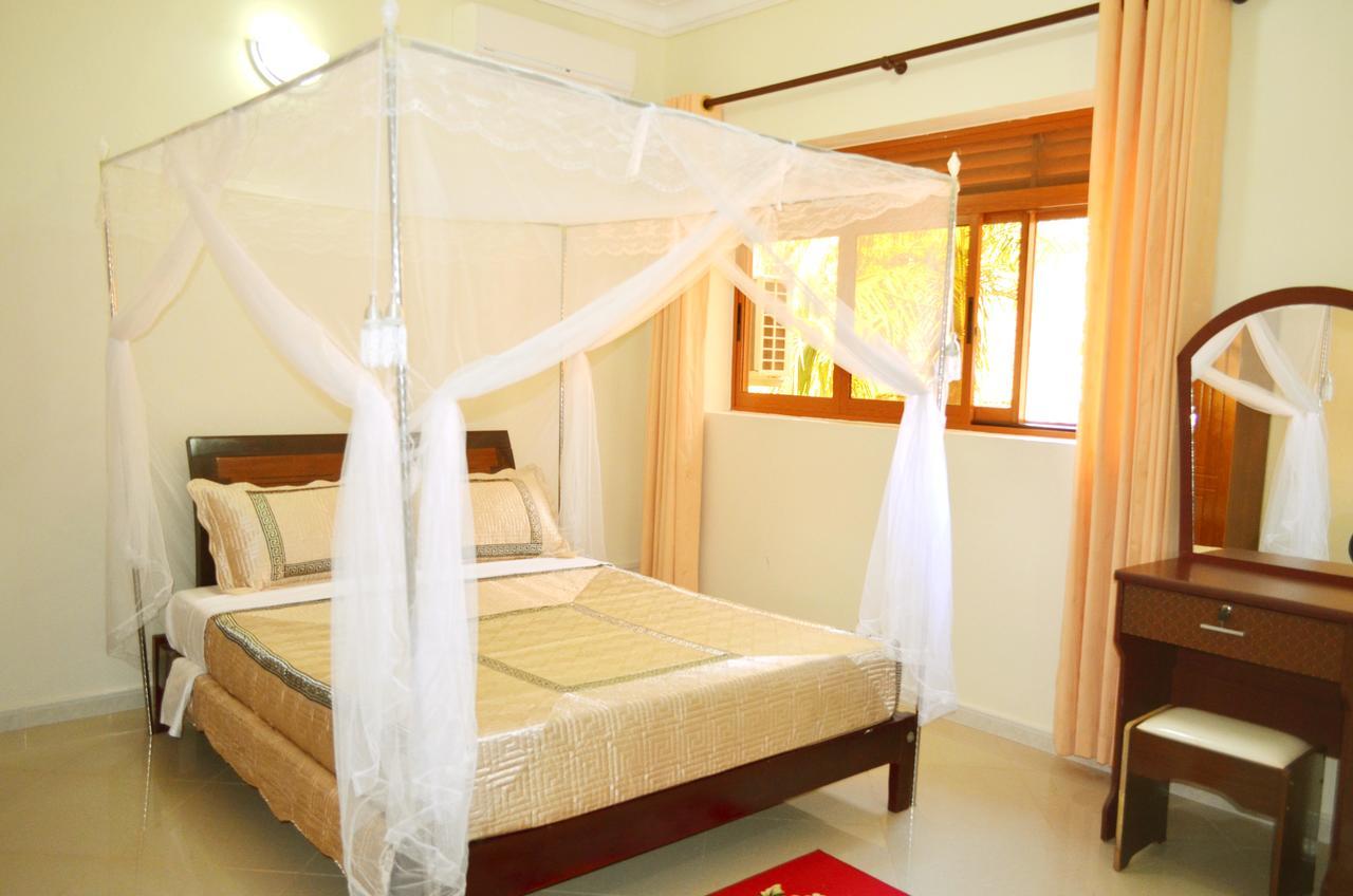 The Palms Beach Hotel And Restaurant Limited Entebbe Eksteriør bilde