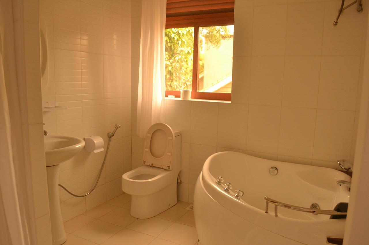 The Palms Beach Hotel And Restaurant Limited Entebbe Eksteriør bilde